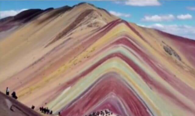 ヴィニクンカ山（ペルー）